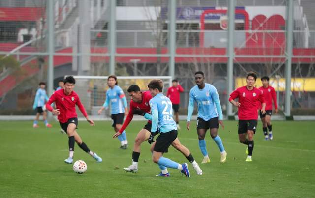 彩经网-毛伟杰合同剩1年 与冯劲竞争主力 大连首胜在三镇？卡迪斯标王