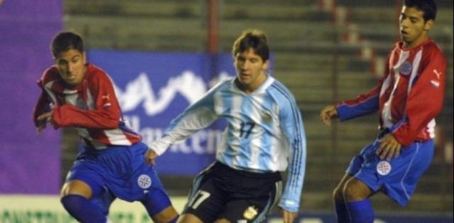 彩经网彩票走势图大全-【钩沉】2004年6月29日 梅西首穿阿根廷蓝白剑条衫！